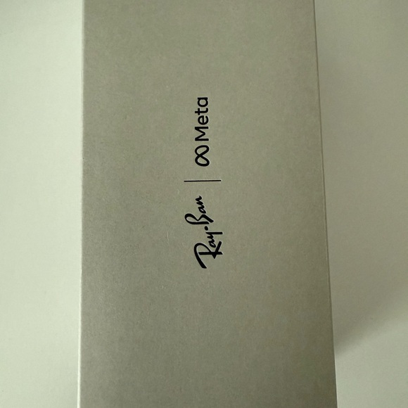 Ray-Ban Wayfarer Transitions- Clear to Sunglass Lenses - Picture 4 of 9